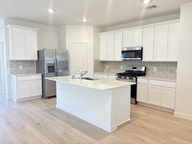 Building Photo - 31114 Royal Acres Ct