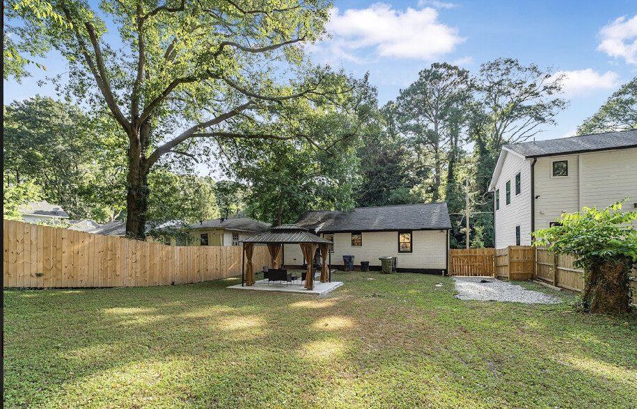 Building Photo - 537 Westmeath Dr SW