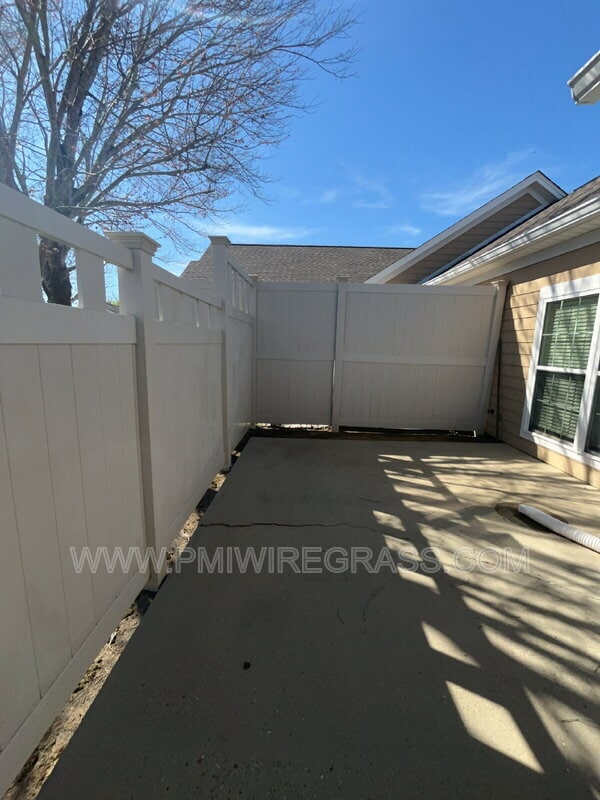 Building Photo - 306 Hidden Creek Cir