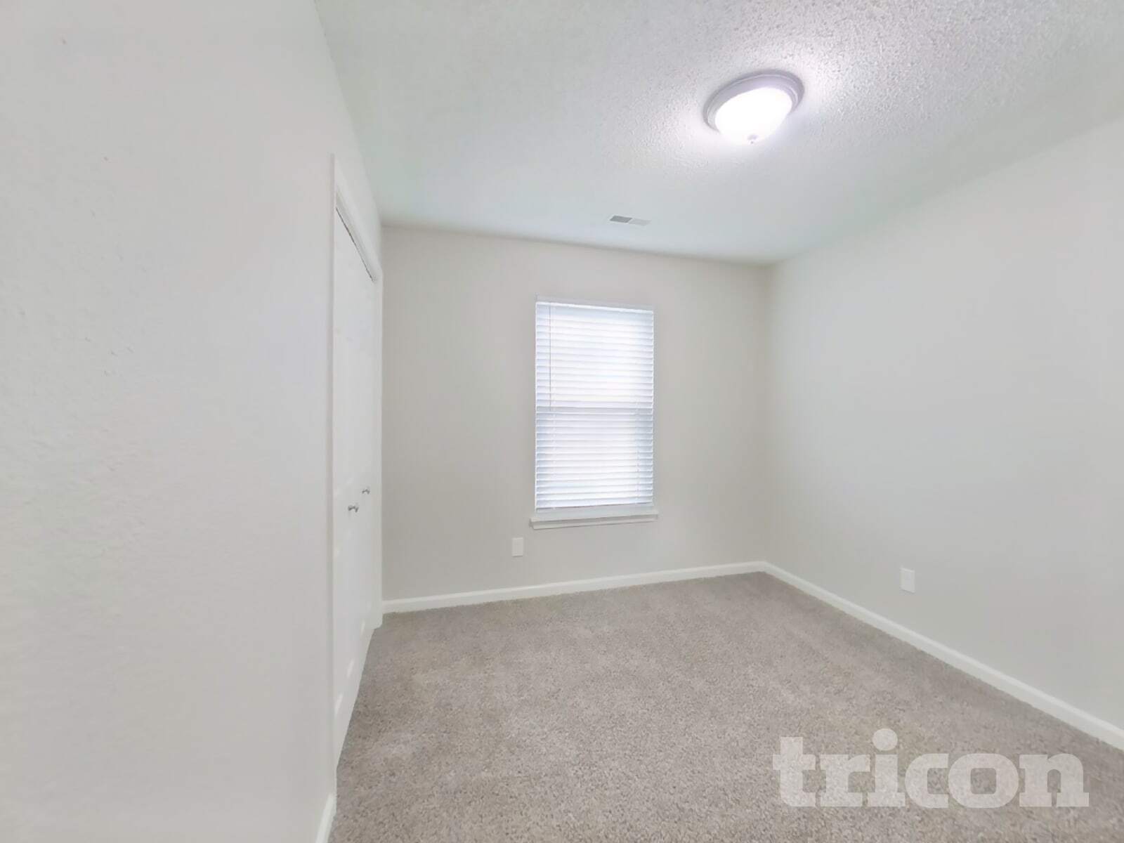 Building Photo - 2880 Lakestream Dr