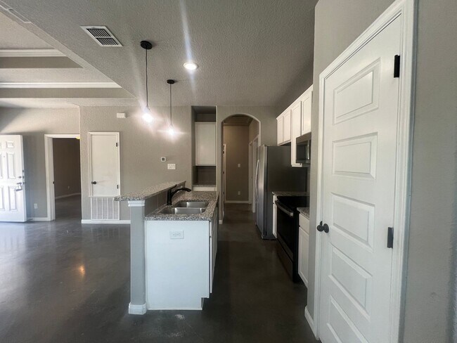 Building Photo - Luxury 3/2 Duplex in Seguin, Texas