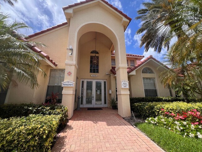 Building Photo - Remodeled First Floor Beauty!