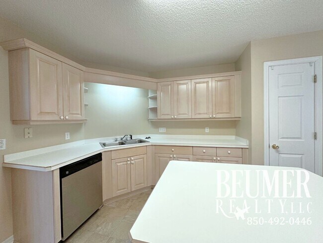 Building Photo - 3bd/2ba Home in Prime Location: Near Base, Close to Beaches!