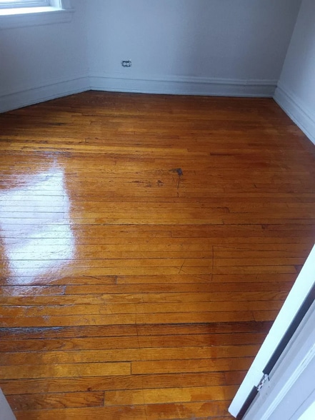 Building Photo - 1242 S Albany Ave