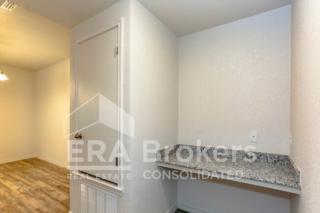Building Photo - 205 Dolphin Dr