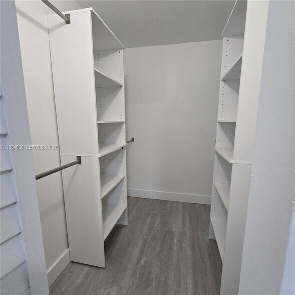 Building Photo - 10020 Winding Lake Rd