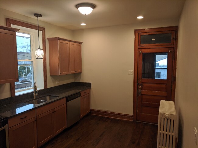 Building Photo - 1430 Maple Ave