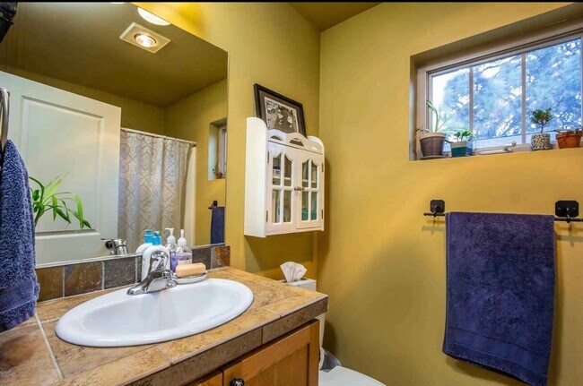 Building Photo - 964 SW Hill St