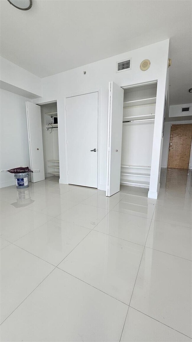 Building Photo - 350 S Miami Ave