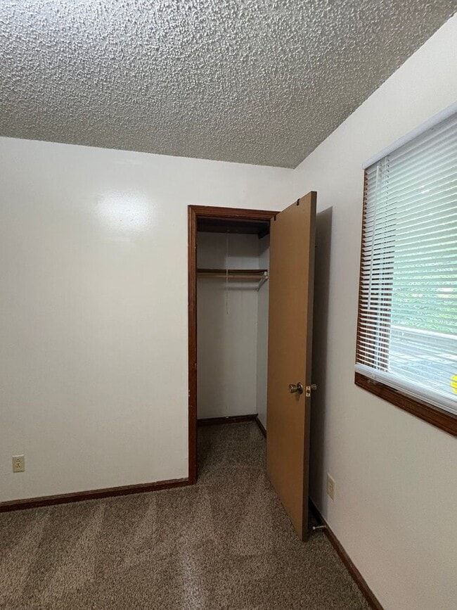 Building Photo - 828 Dondee Dr