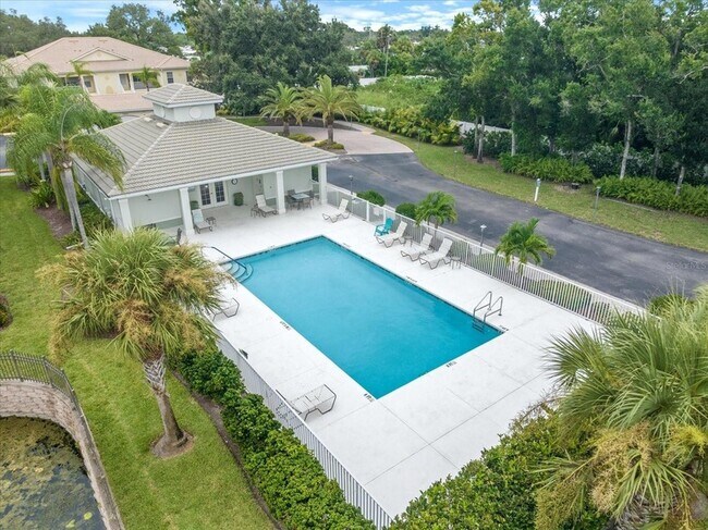 Building Photo - 700 Gardens Edge Dr