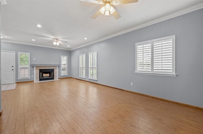 Building Photo - 11709 Lakeside Pl Dr