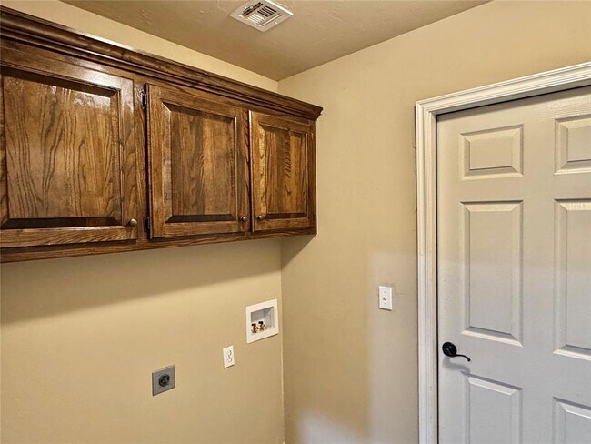 Building Photo - 8121 Hillers Rd