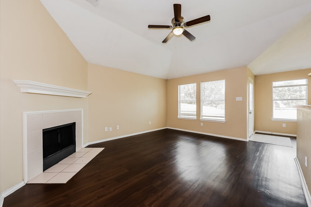 Building Photo - 2021 Wildwood Dr
