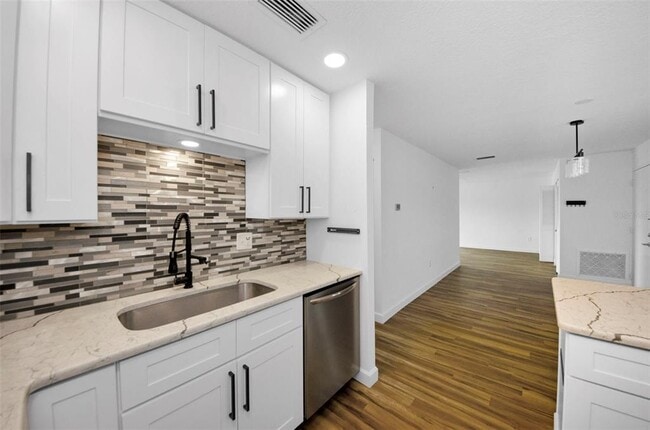 Building Photo - 2700 Bayshore Blvd
