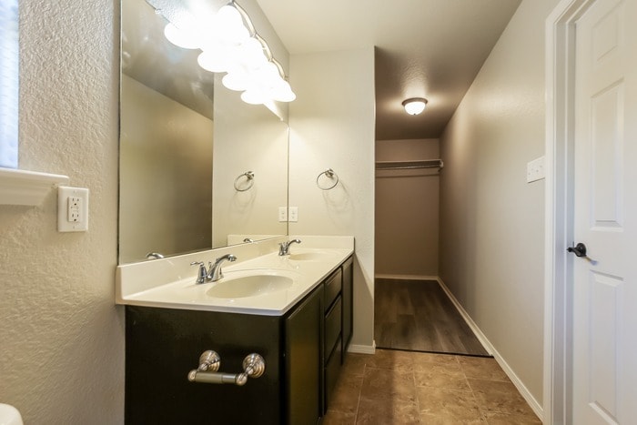 Building Photo - 6517 White Oak Way