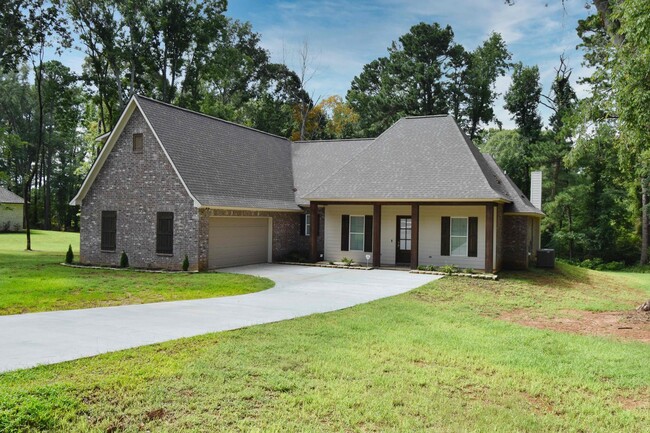 Building Photo - Beautiful 5 Bed 4 Bath Home in Ruston!