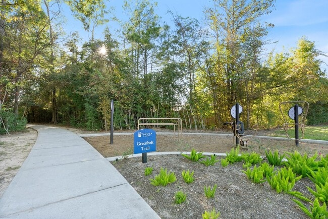 Building Photo - 18716 Laurel Hills Dr