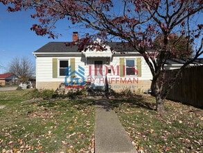 Building Photo - Three Bedroom House | Fenced Yard | Norths...