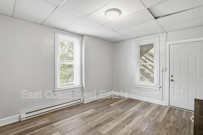 Building Photo - Charming 2-Bedroom Apartment Near Downtown Hagerstown