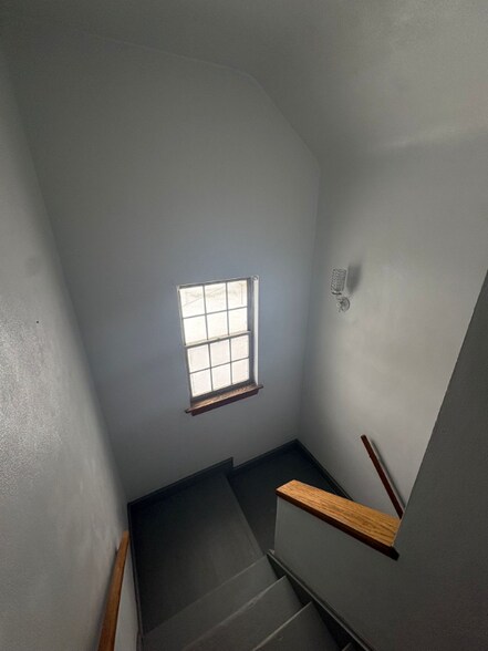 Building Photo - 980 De Couagne Dr