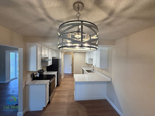 Building Photo - 01167 - P - 5863/5865 Hillview Ave. - OWNE...