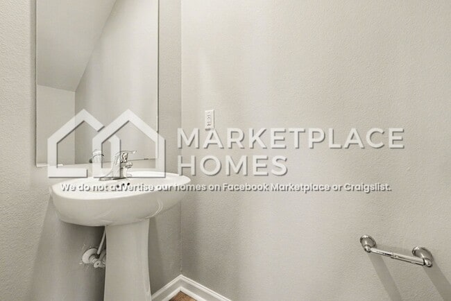 Building Photo - 3354 Brighton Dr