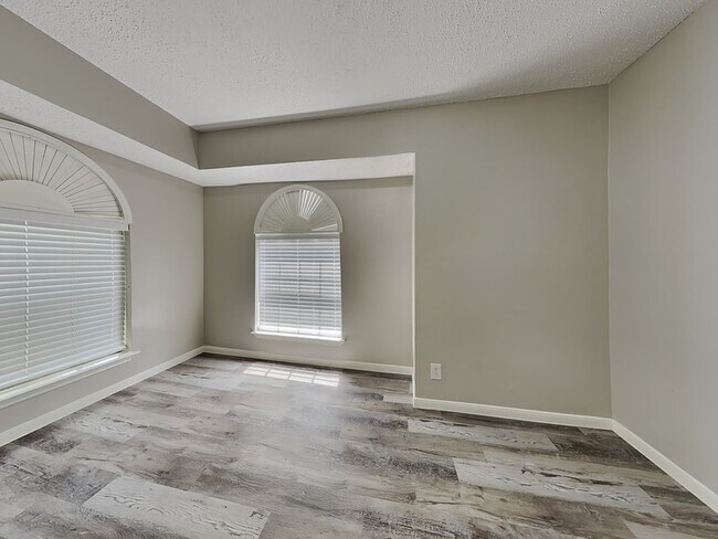 Building Photo - 23123 Bayleaf Dr