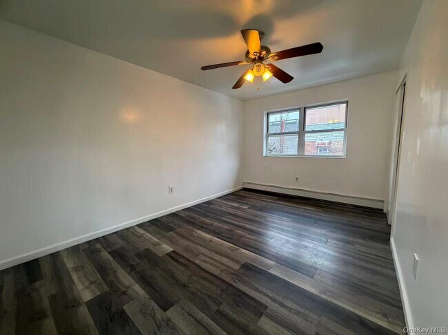 Building Photo - 37-26-37112 112th St