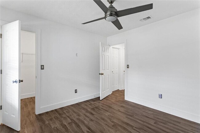 Building Photo - 140 Grayland Creek Dr