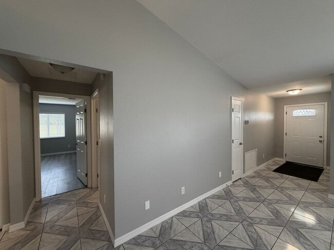 Building Photo - Morriston - 19 ACRE HIDDEN GEM!! **Won't Last**