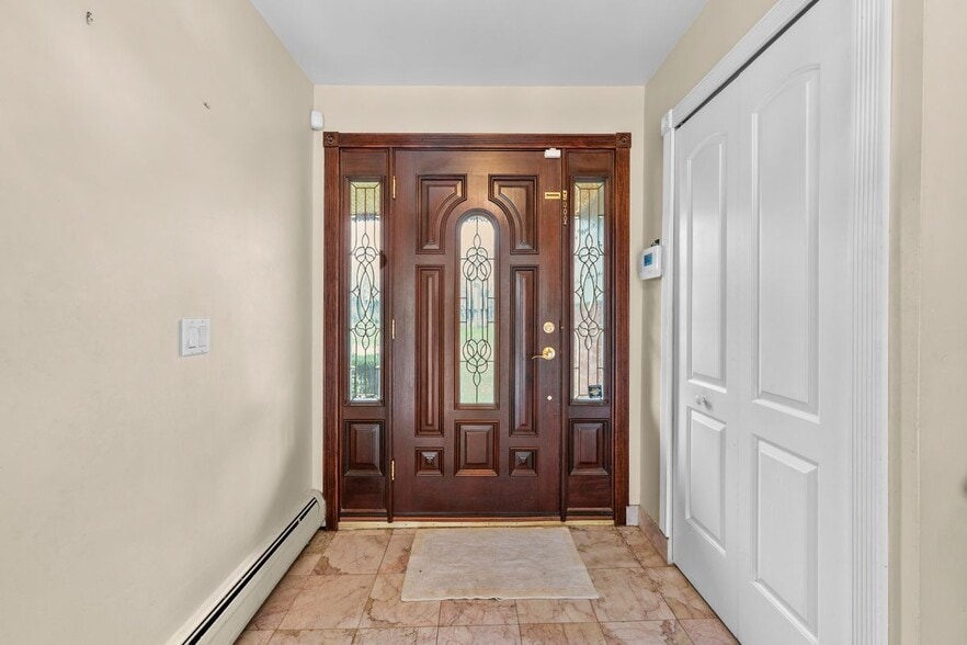 Building Photo - 2616 Douglas Dr