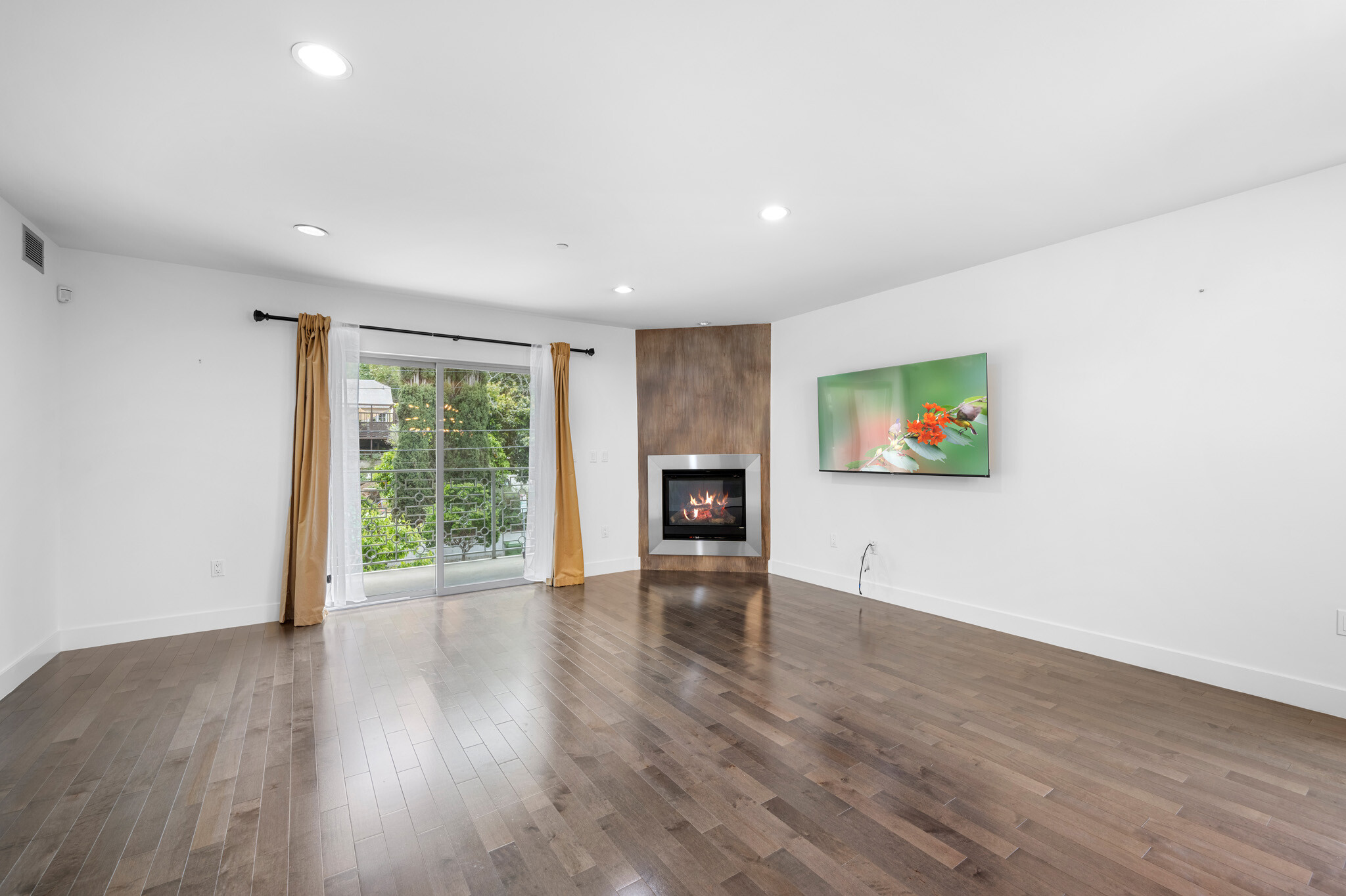 Building Photo - 11023 Fruitland Dr