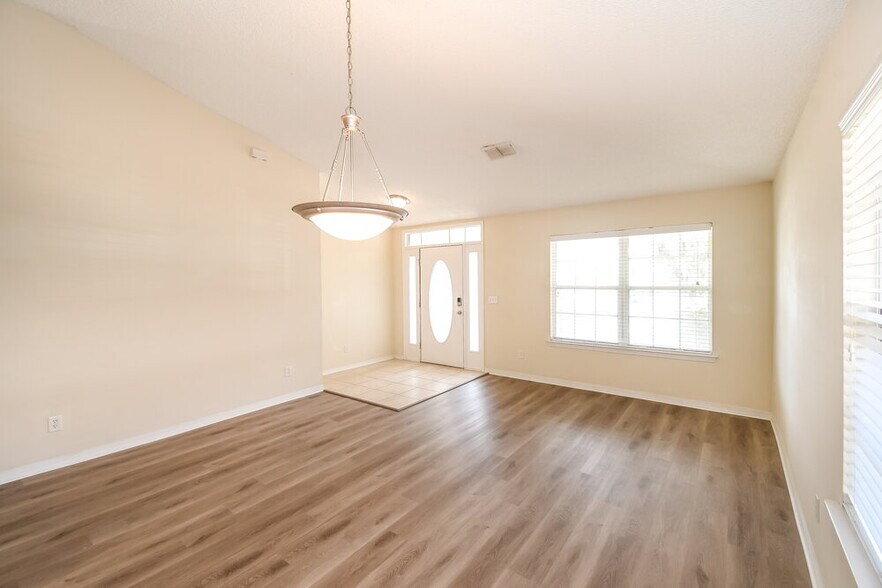 Building Photo - 7317 Ironside Dr E