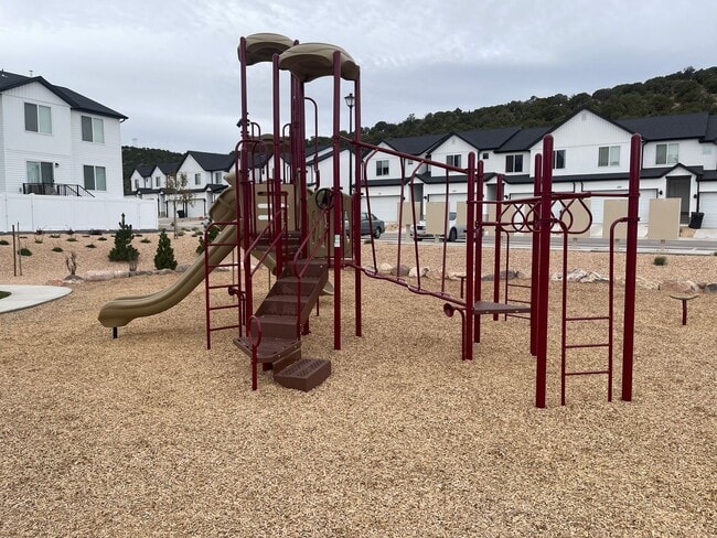 Building Photo - Small dog Friendly!! 4-6 Month Lease!