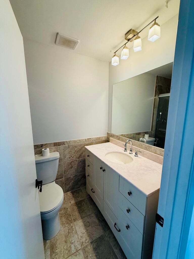 Building Photo - 12134 Regal Ct E