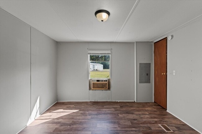 Building Photo - Updated 2BR/1BA Trailer in Muscle Shoals – Quiet Country Setting