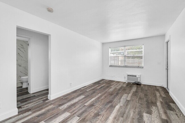 Building Photo - 203 4th Ave S