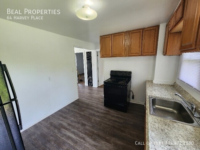 Building Photo - 64 Harvey Pl