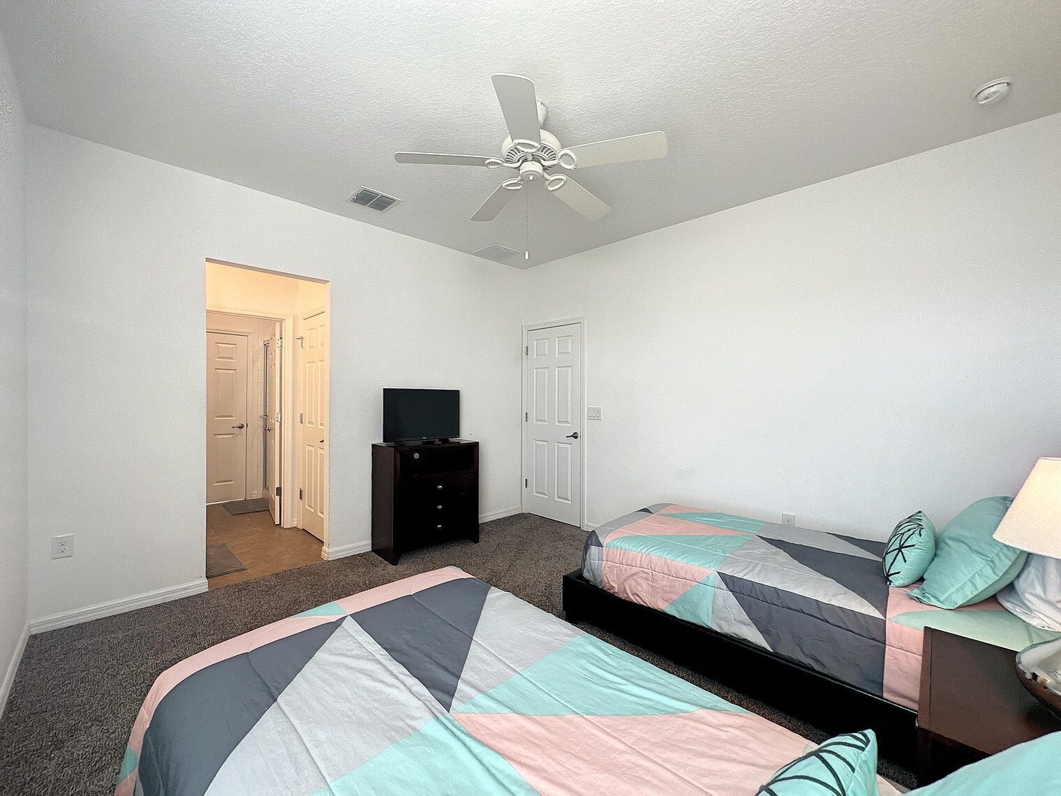 Building Photo - 2613 Rosemont Cir