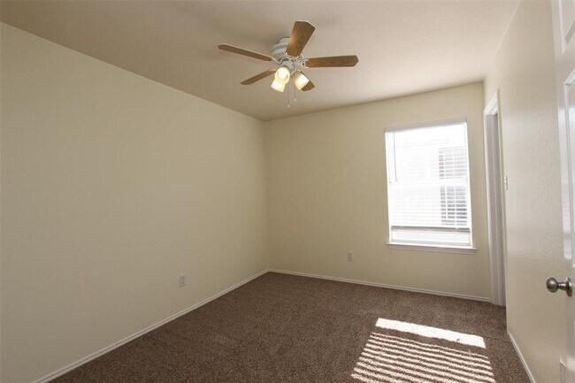 Building Photo - 15321 Ozone Pl