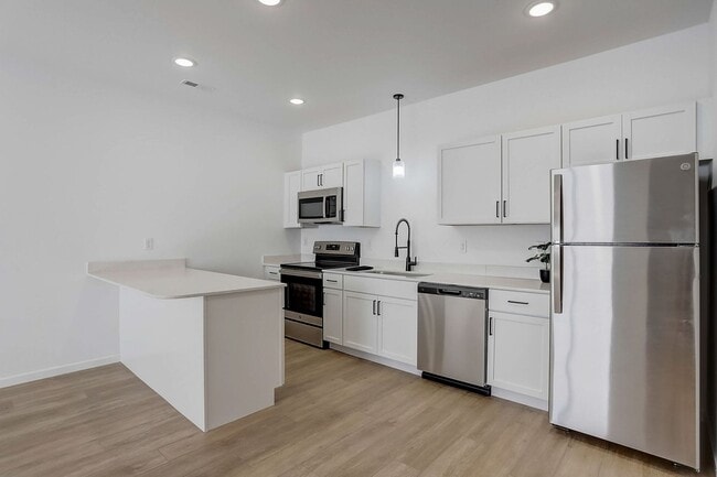 Building Photo - 303 Parkview Dr