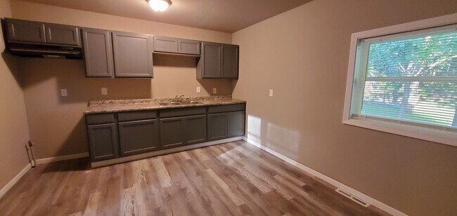 Building Photo - 3927 Rhode Island Ct.