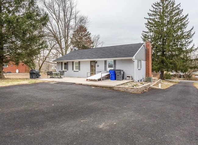 Building Photo - 735 Reckord Rd