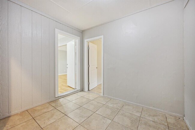Building Photo - 1111 Lawson Ln