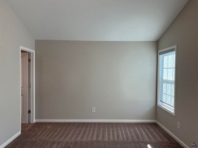 Building Photo - 401 Tivoli Wy