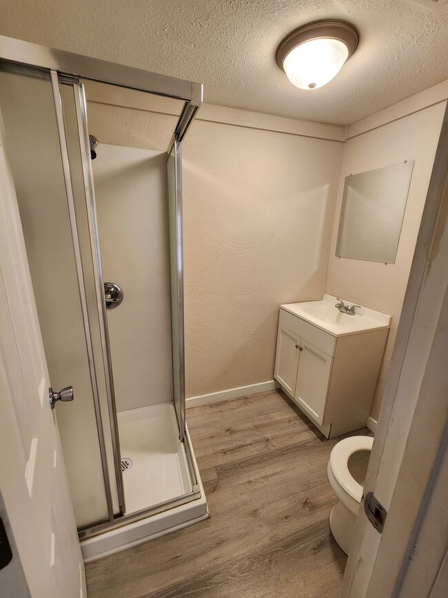 Building Photo - Spacious 1-Bedroom, 1-Bathroom Home AVAILA...