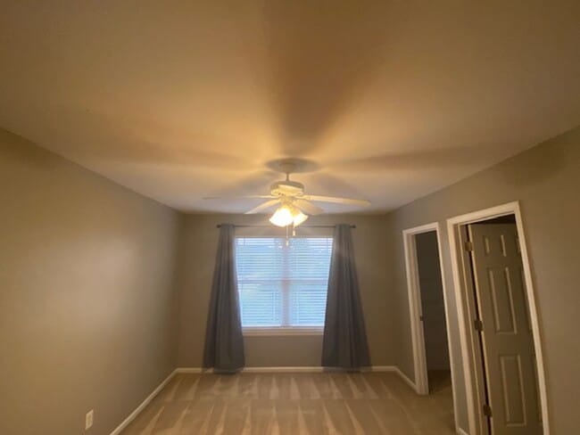 Building Photo - Townhome in great location!