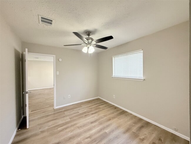 Building Photo - 6624 Westwick Dr