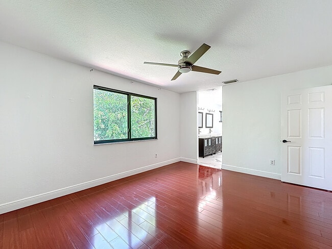 Building Photo - 375 NW 48th Ave